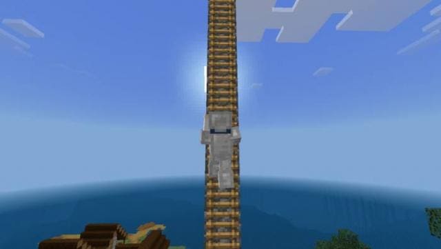 Персонаж взбирается по лестнице